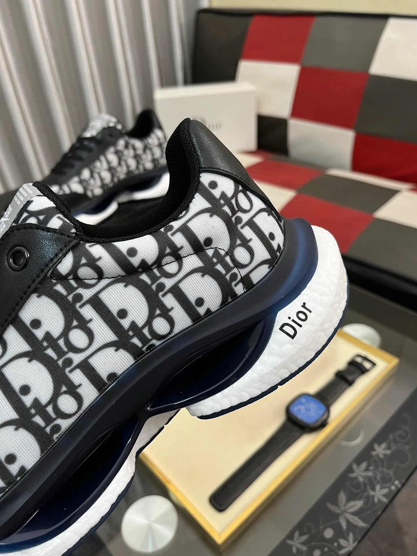 Men's shoes 💰458⌚️⌚️[Dior] The toe is designed to be a bit wider. The upper foot comfort is perfect. The thread is beautiful. It fits the pants perfectly and is versatile. Decorated with various classic details. It is the ideal choice for daily styling. It can be matched with various casual items to create exquisite looks. Fabric: First-layer cowhide/lining sheepskin TPU original outsole Size: 38-442️⃣Colors available